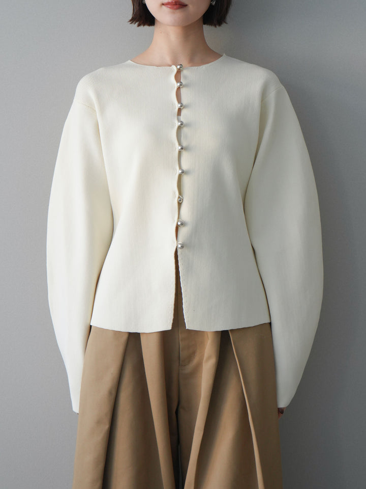 [予約]フロントスリットシルバーボタンニットカーディガン/off