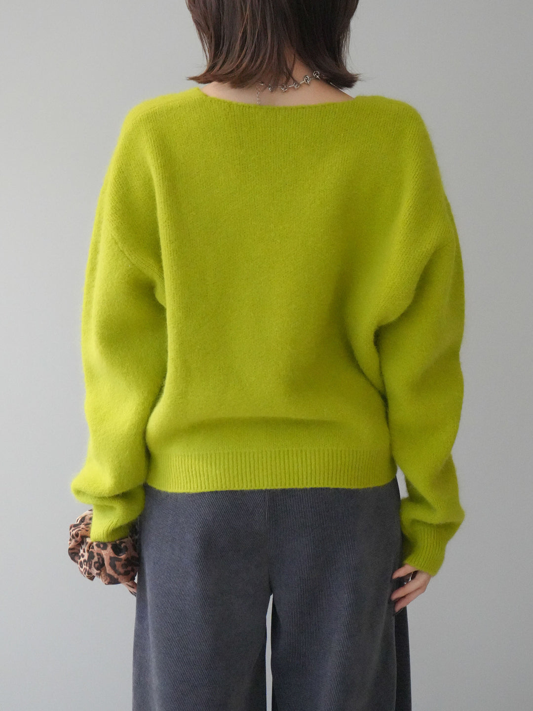 [予約]シュシュ付きアンゴラタッチVネックニットプルオーバー/green