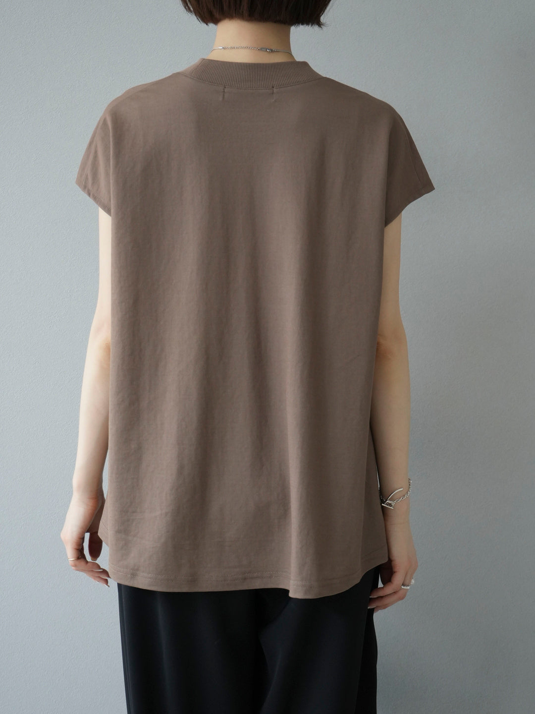 [Pre-order] Cool-touch petite neck French sleeve T-shirt/camel