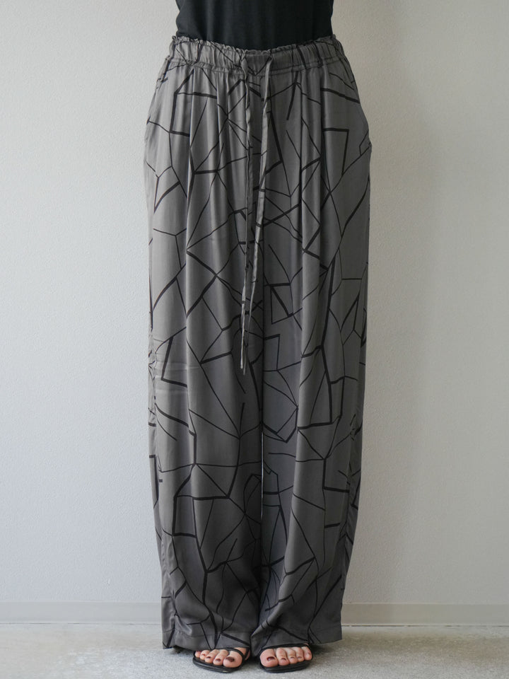 [予約]ビスコースサテンプリントタックイージーパンツ/チャコール