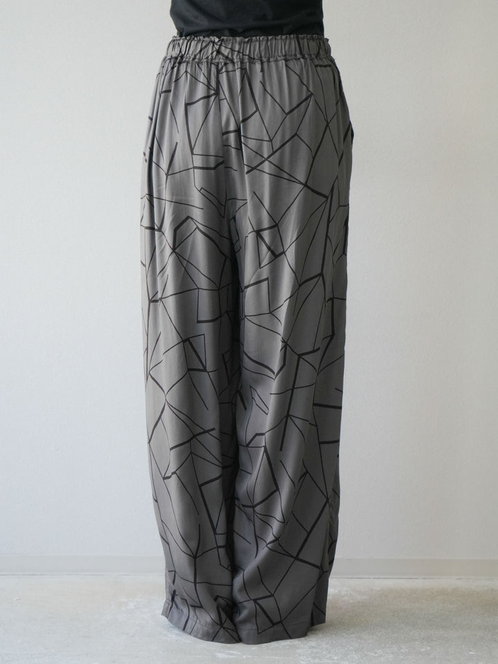 [予約]ビスコースサテンプリントタックイージーパンツ/チャコール