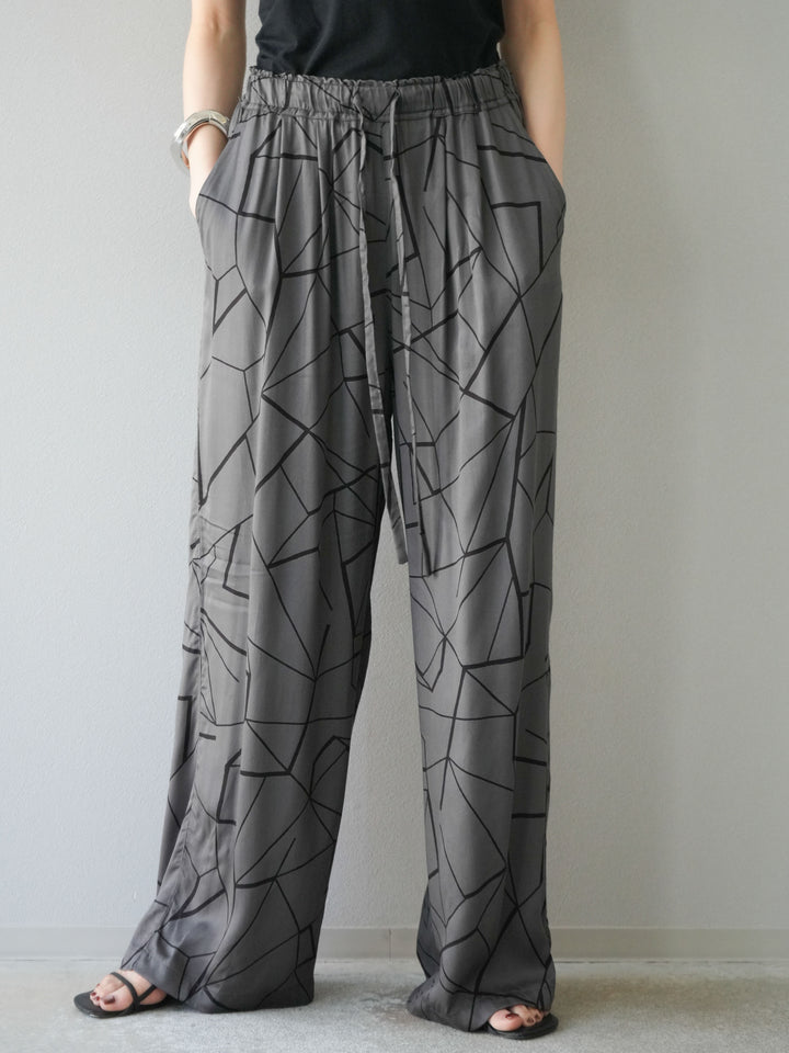 [予約]ビスコースサテンプリントタックイージーパンツ/チャコール