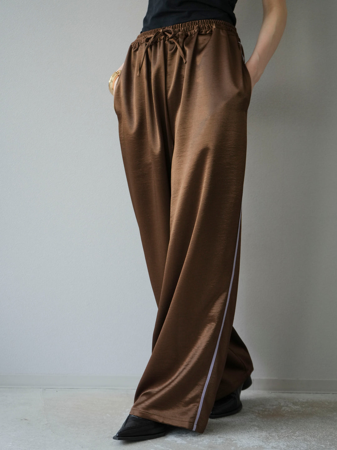 [予約]サテンラインワイドパンツ/ブラウン