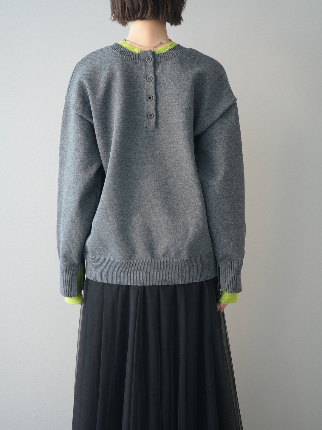 [予約]2WAYネック配色レイヤードニットプルオーバー/charcoal