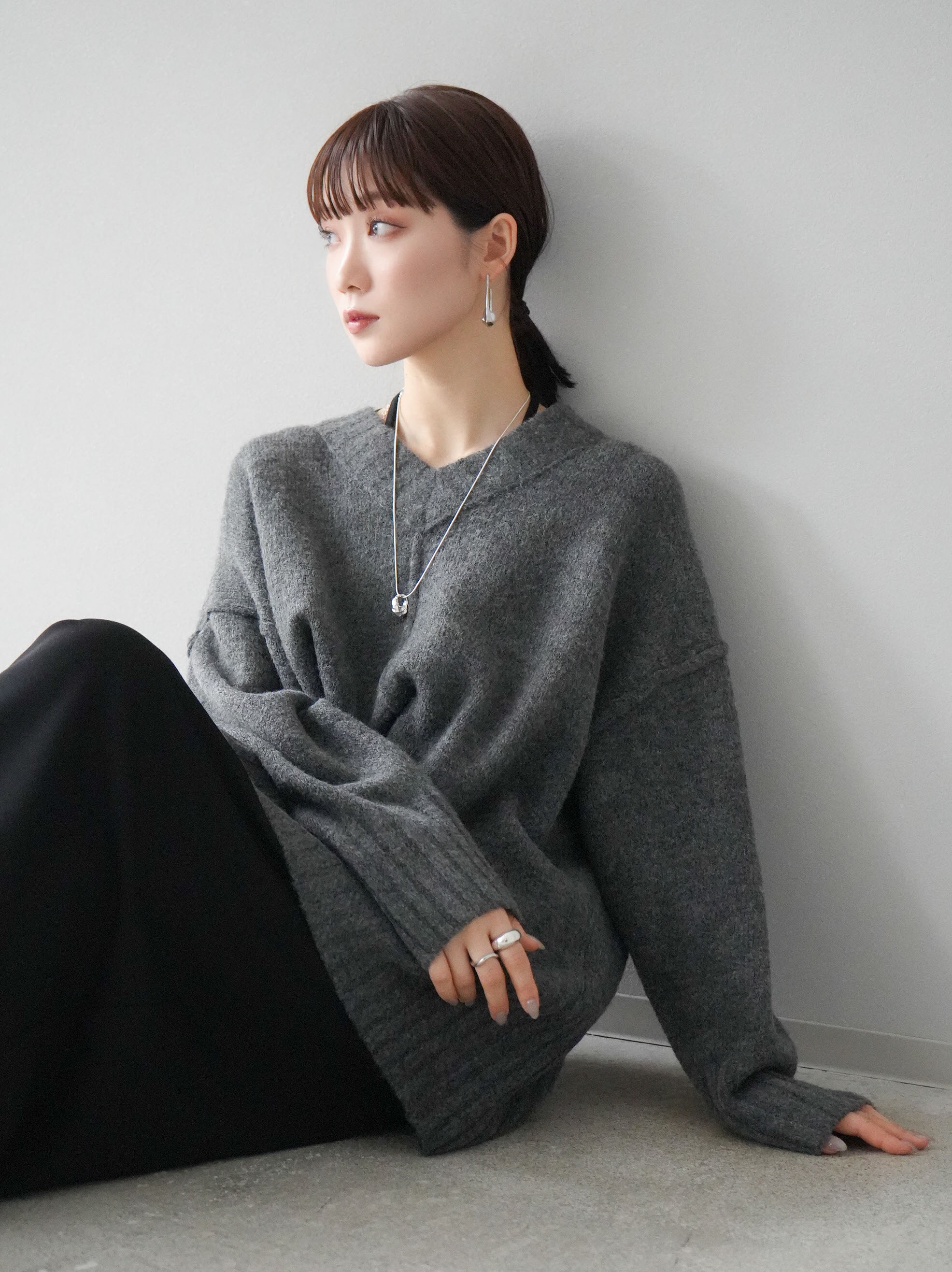 専用！　DimMoire 超ロングスリーブニット ブラック×グレー 予約]もちもちリンキングVネックニット/チャコール – Lumier