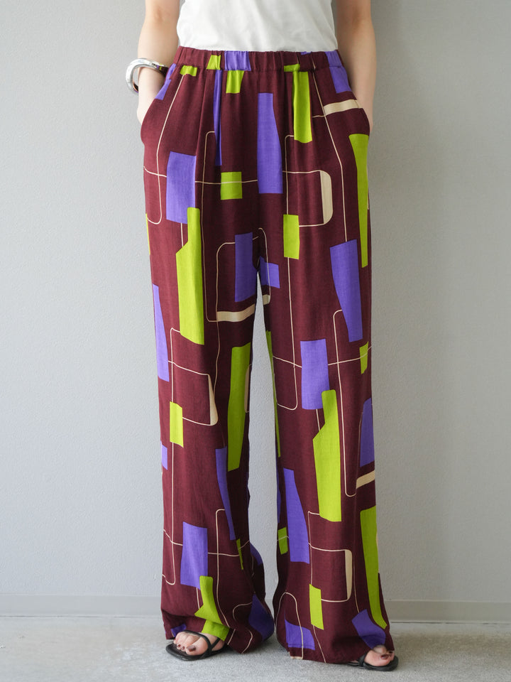 [予約]レーヨンフレックススラブレトロ柄ストレートパンツ/ワイン