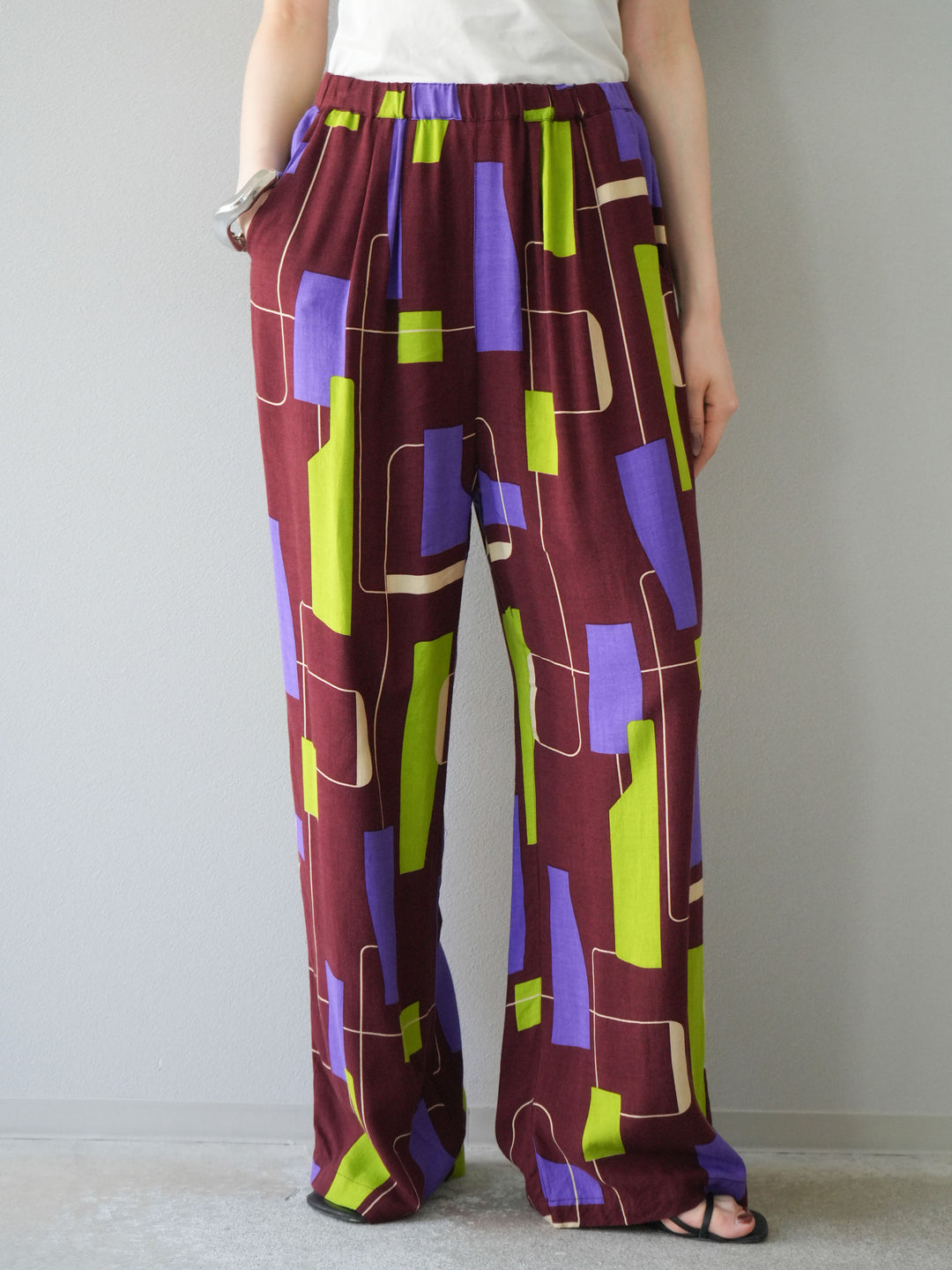 [予約]レーヨンフレックススラブレトロ柄ストレートパンツ/ワイン