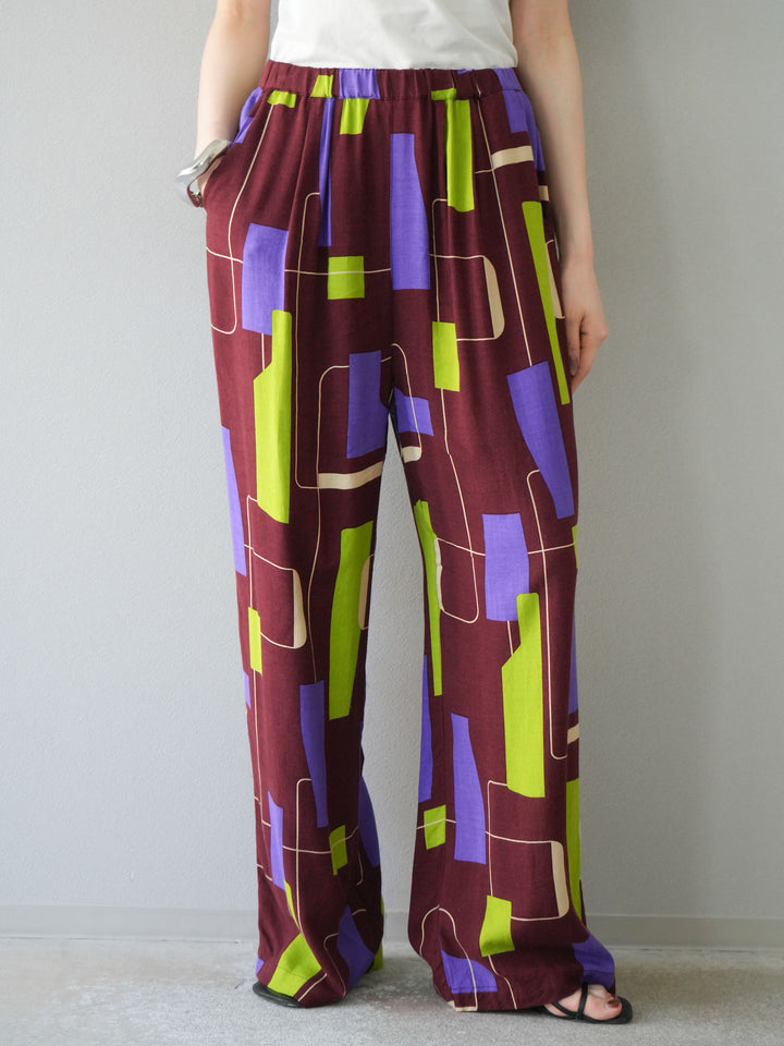 [予約]レーヨンフレックススラブレトロ柄ストレートパンツ/ワイン
