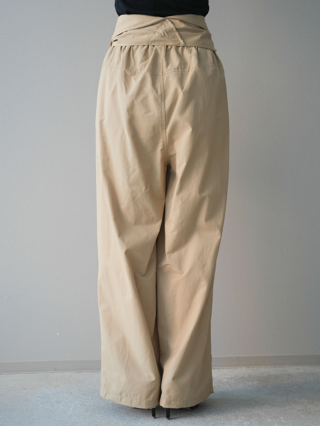 [予約]ウエスト巻きデザインドロストコットンナイロンパンツ/beige