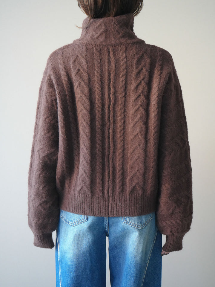[予約]ケーブル編みハイネックZIPニットカーディガン/brown