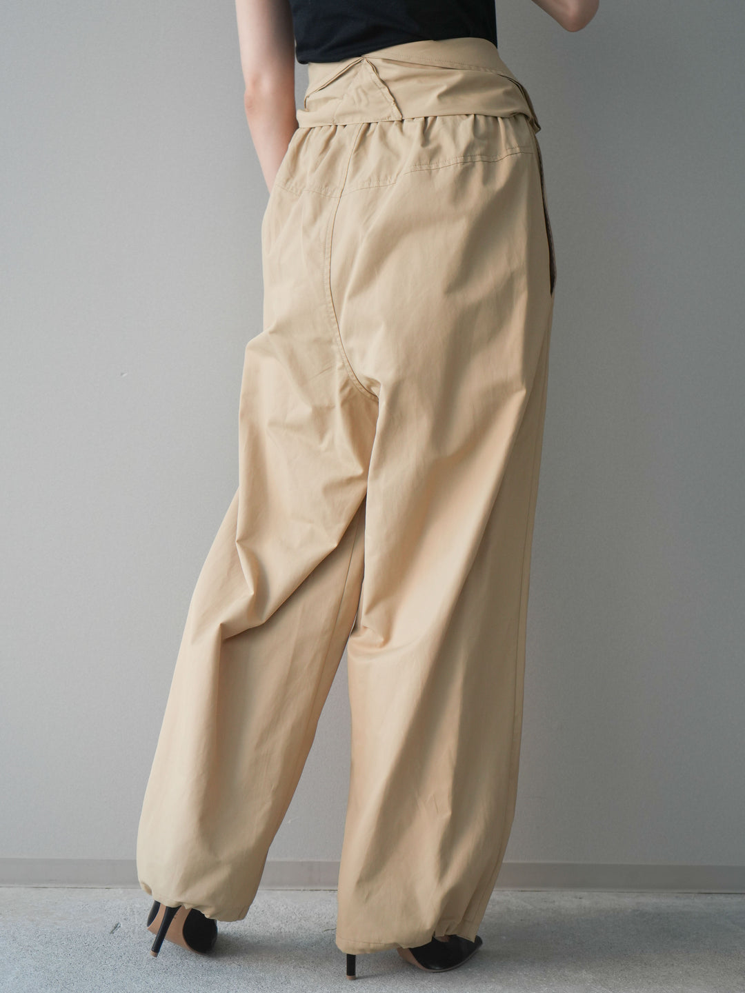 [予約]ウエスト巻きデザインドロストコットンナイロンパンツ/beige