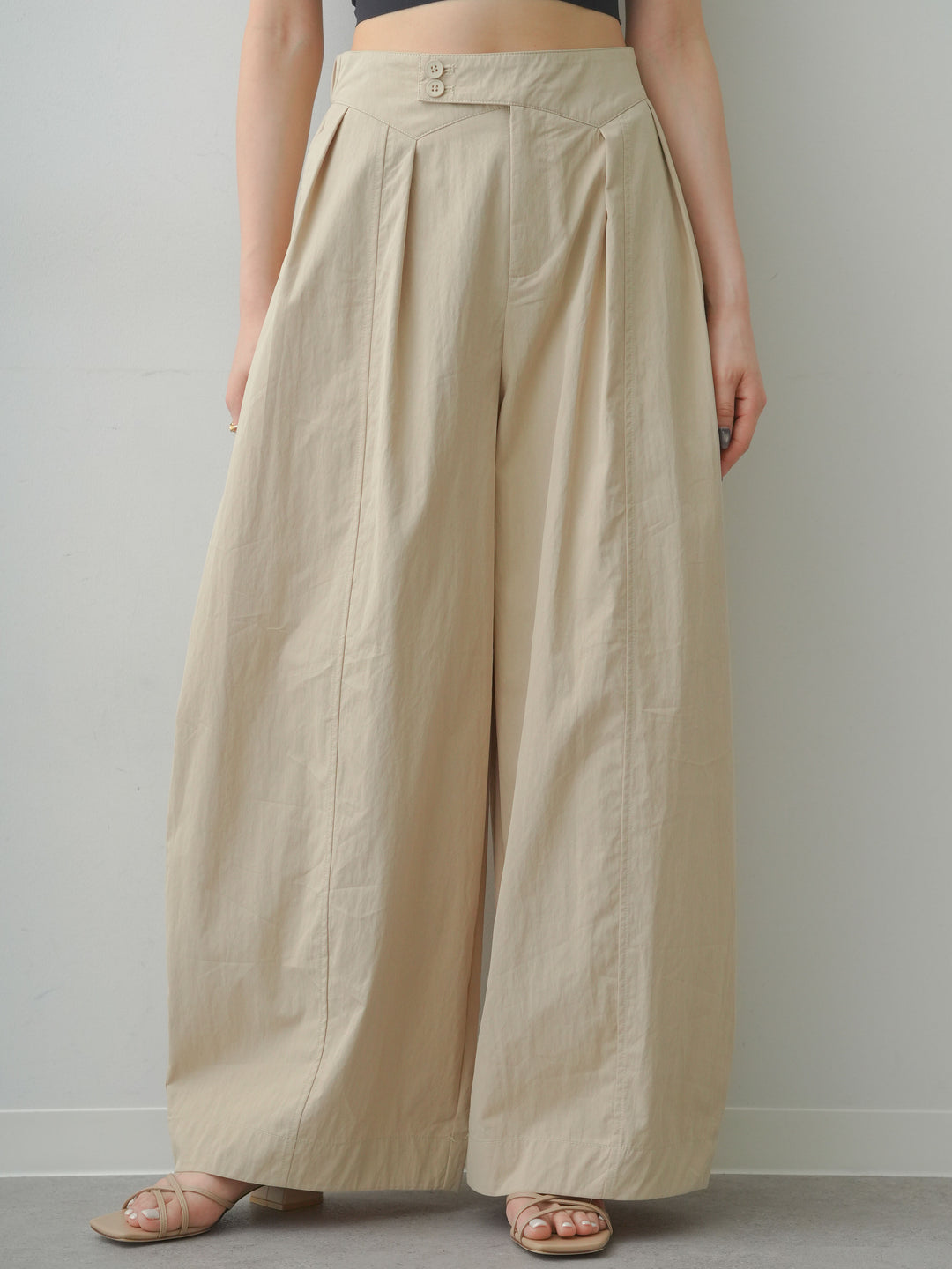 [予約]アシメウエストセンターラインタックライトパンツ/beige