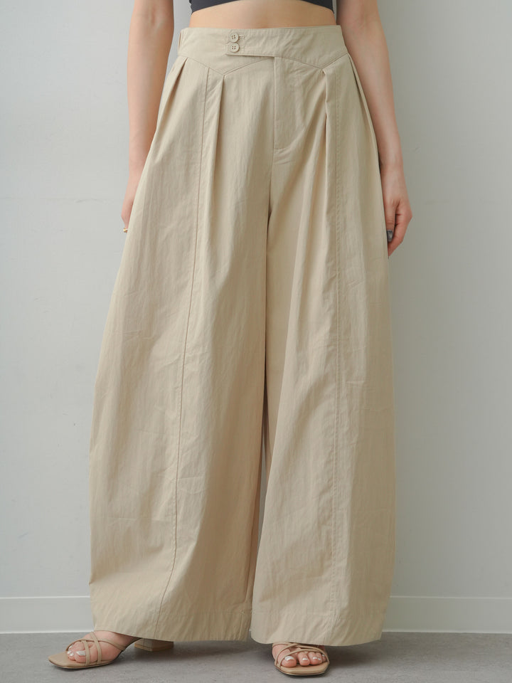 [予約]アシメウエストセンターラインタックライトパンツ/beige