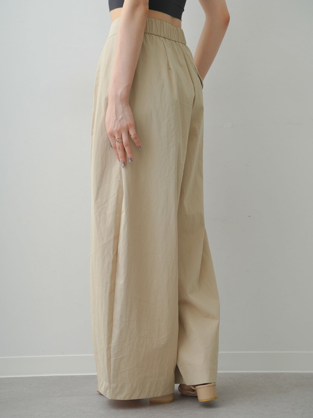 [予約]アシメウエストセンターラインタックライトパンツ/beige