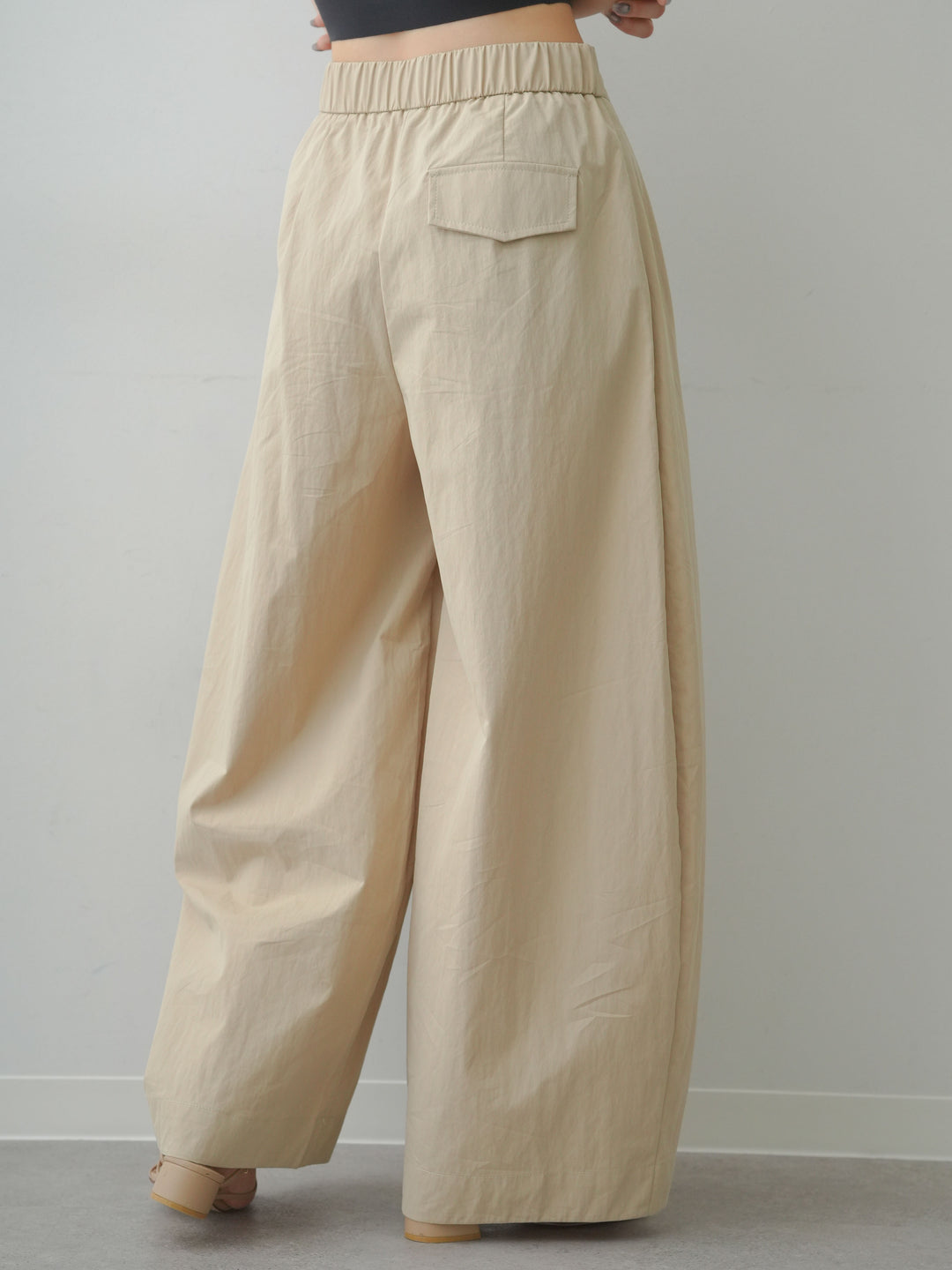 [予約]アシメウエストセンターラインタックライトパンツ/beige