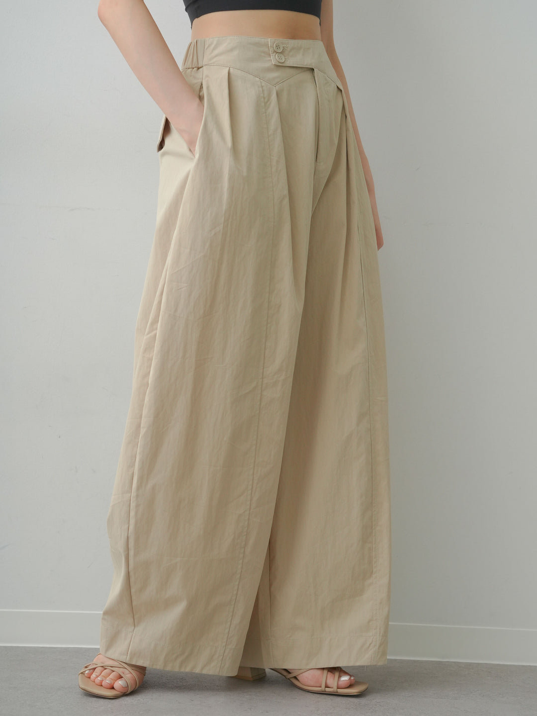 [予約]アシメウエストセンターラインタックライトパンツ/beige