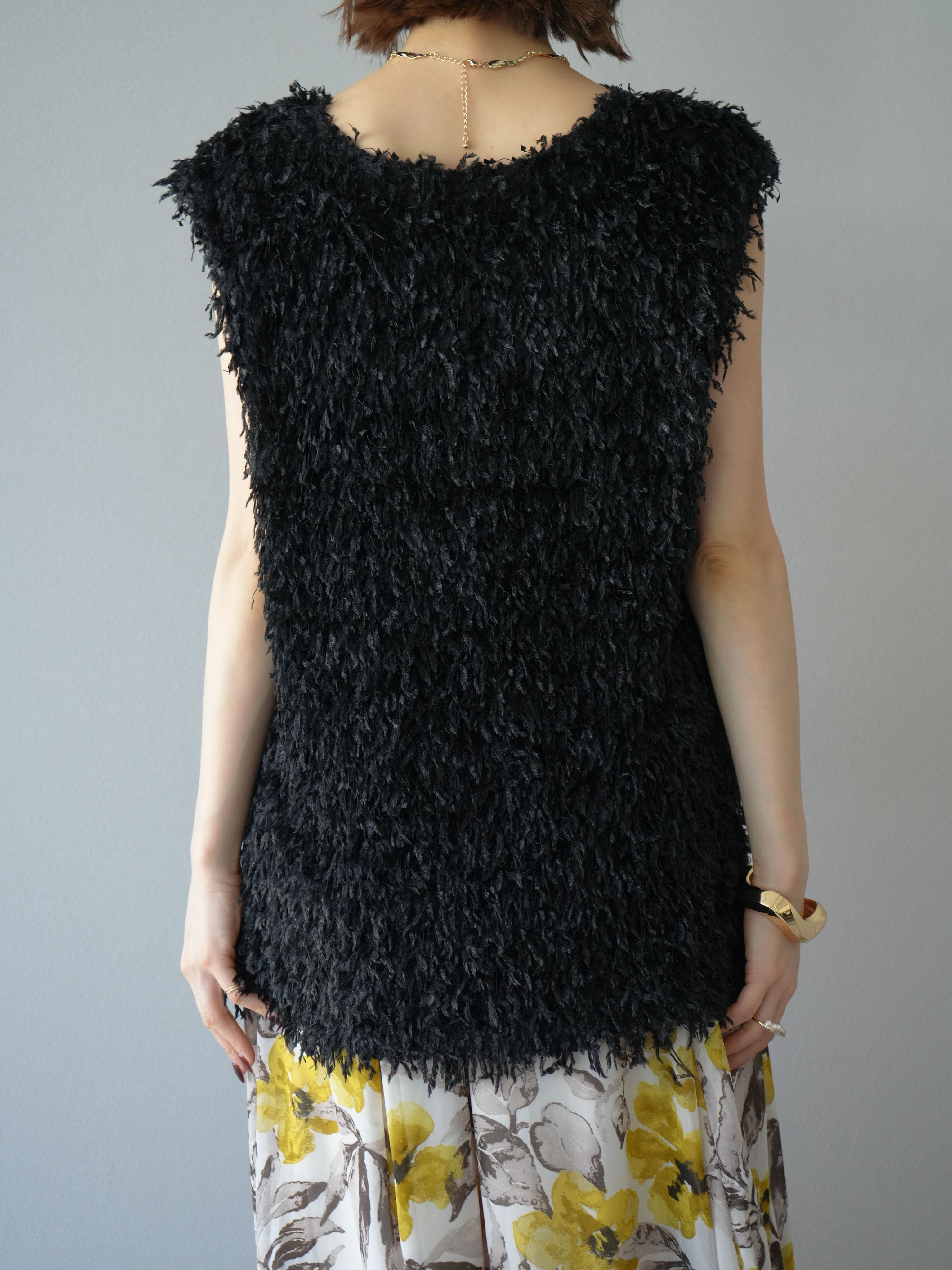 予約]フェザーVネックベスト/ブラック – Lumier