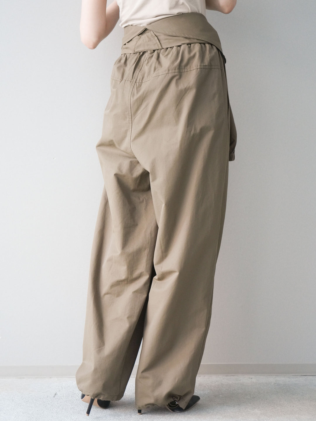 [予約]ウエスト巻きデザインドロストコットンナイロンパンツ/brown