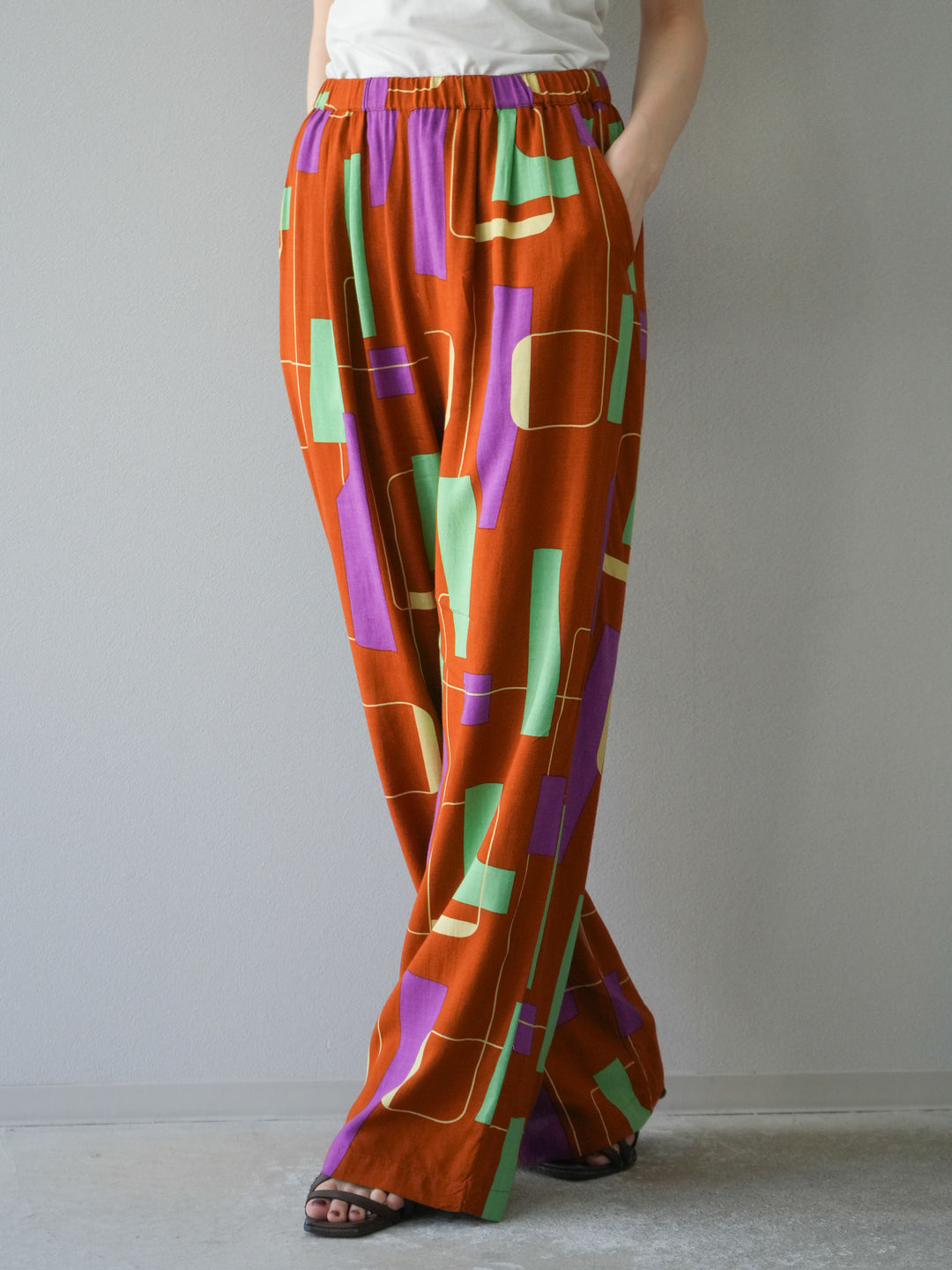 [予約]レーヨンフレックススラブレトロ柄ストレートパンツ/ブラウン