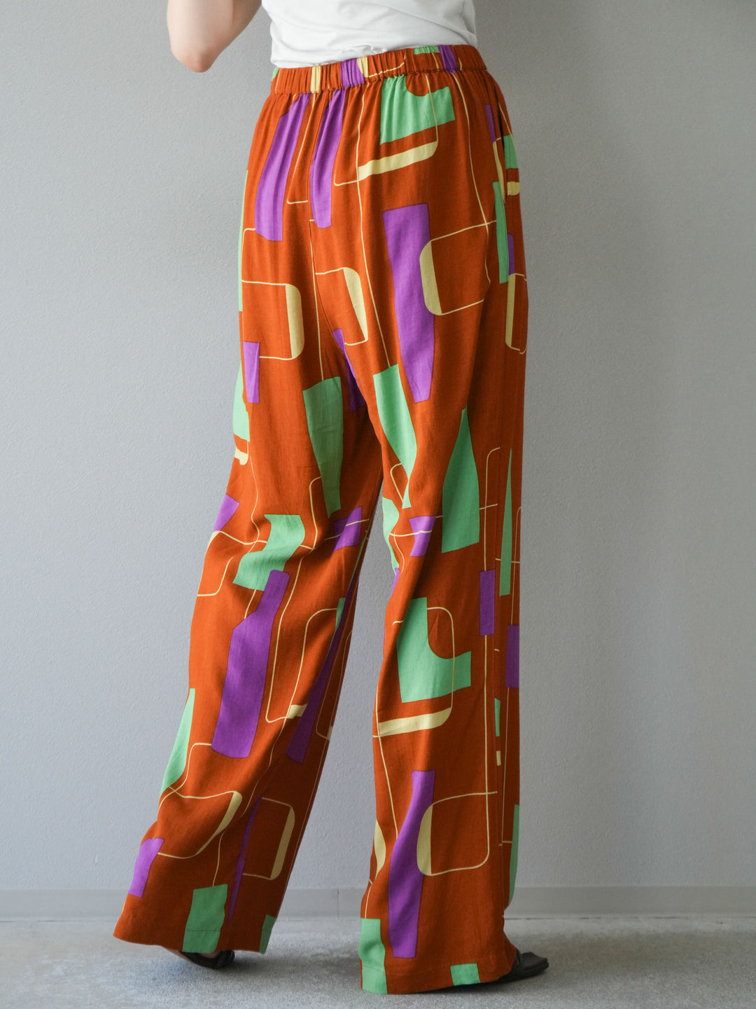 [予約]レーヨンフレックススラブレトロ柄ストレートパンツ/ブラウン