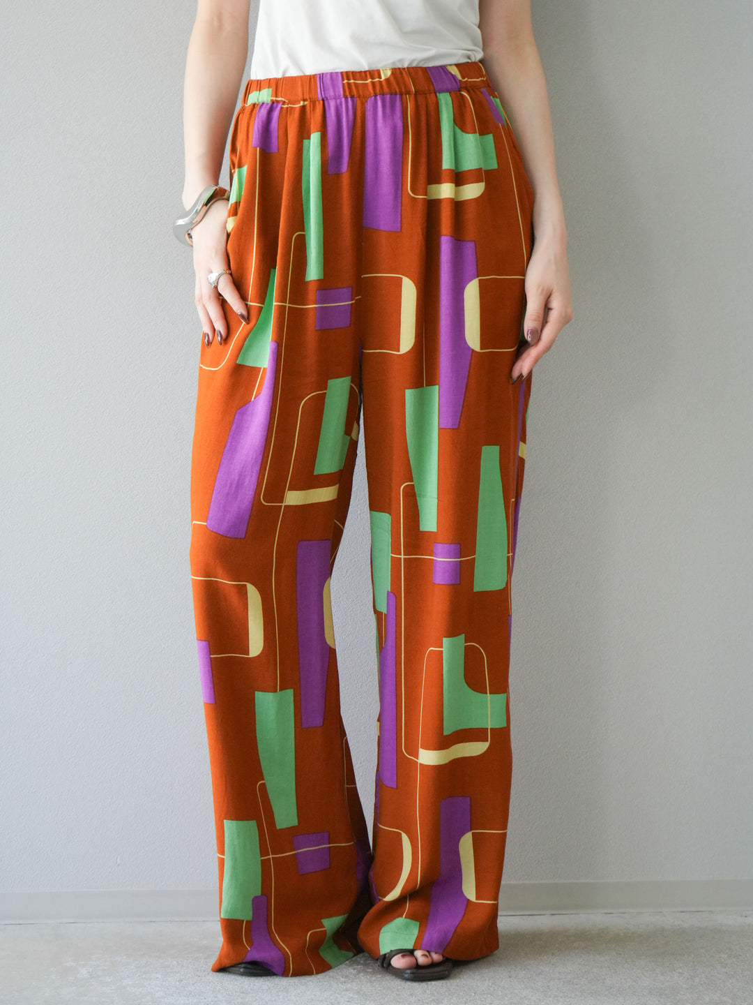 [予約]レーヨンフレックススラブレトロ柄ストレートパンツ/ブラウン