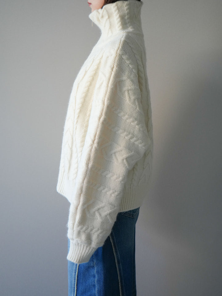 [予約]ケーブル編みハイネックZIPニットカーディガン/white