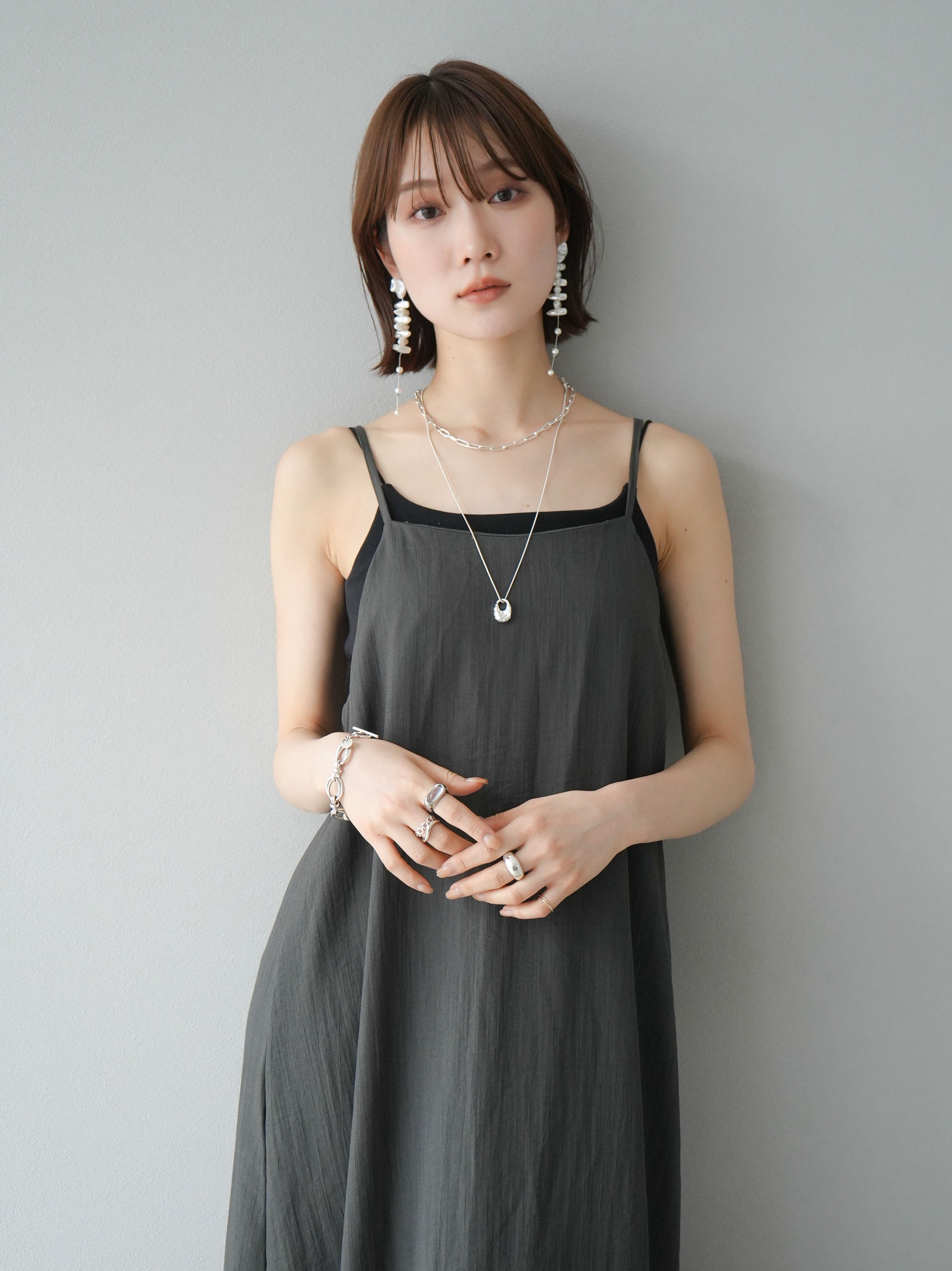 予約]リネンタッチバックギャザーキャミワンピース/チャコール – Lumier
