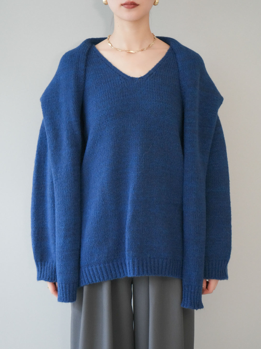 [予約]ストール付きVネックニットプルオーバー/blue