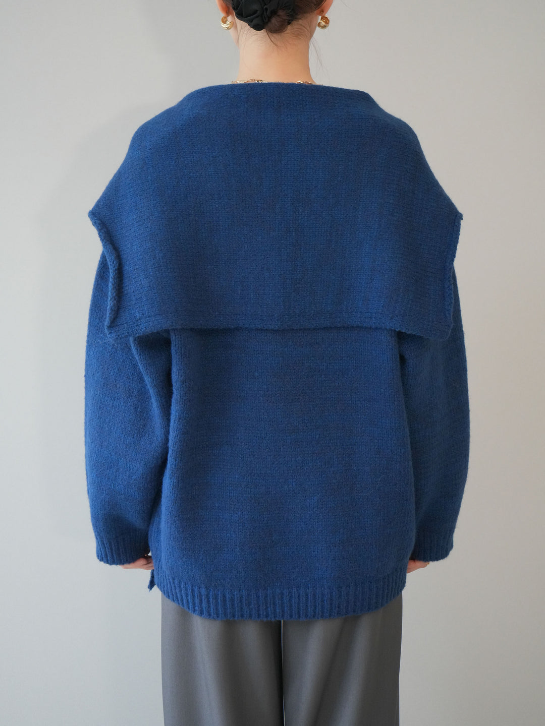 [予約]ストール付きVネックニットプルオーバー/blue