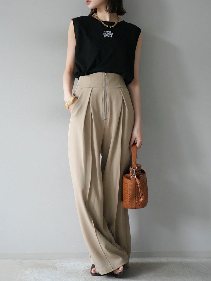 [予約]ロゴ刺繍ノースリートップス/ブラック