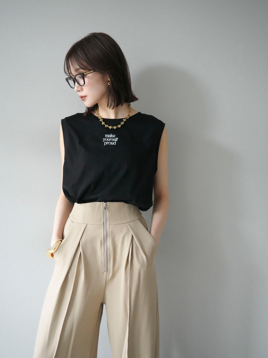 [予約]ロゴ刺繍ノースリートップス/ブラック