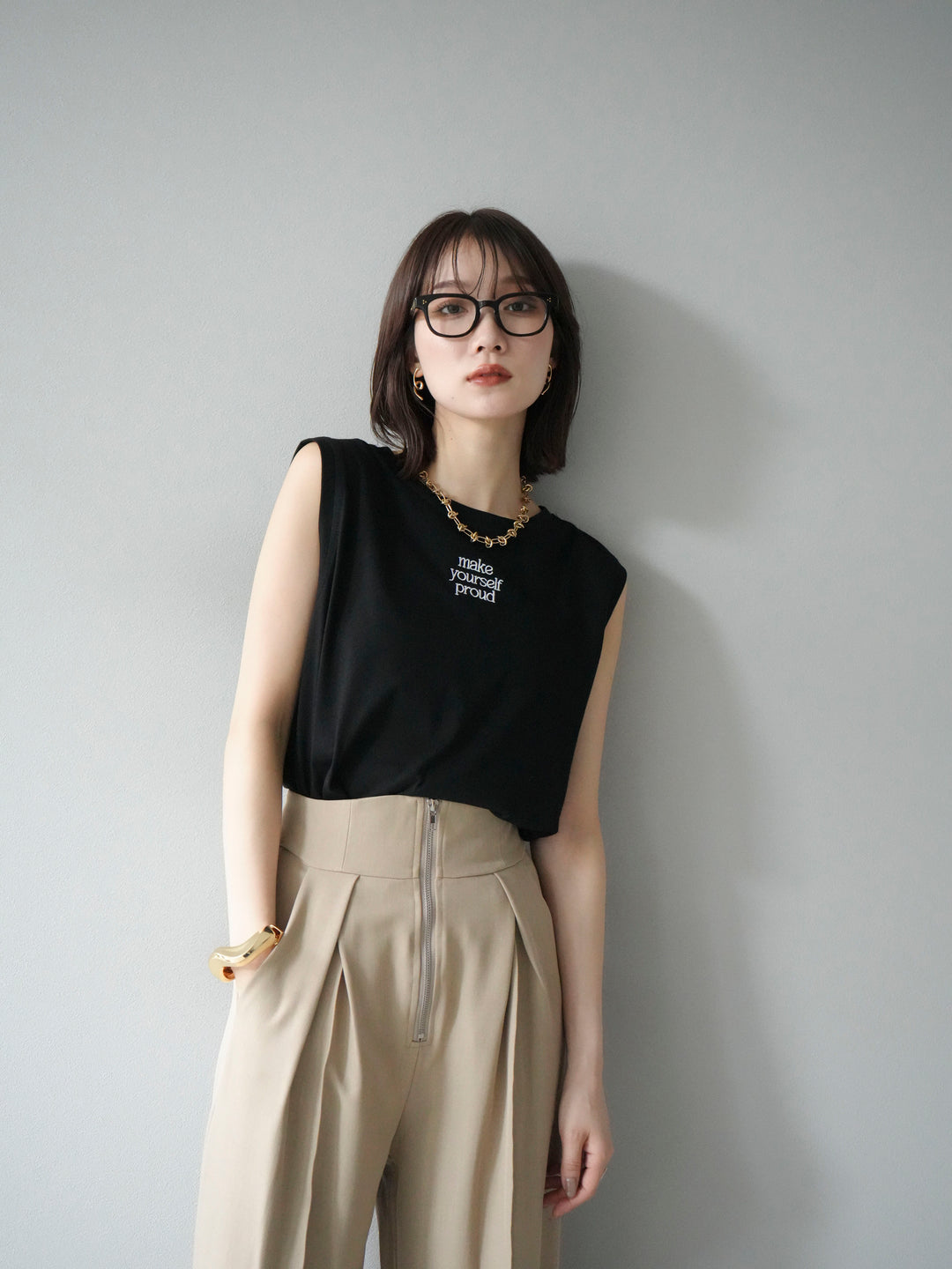 [予約]ロゴ刺繍ノースリートップス/ブラック