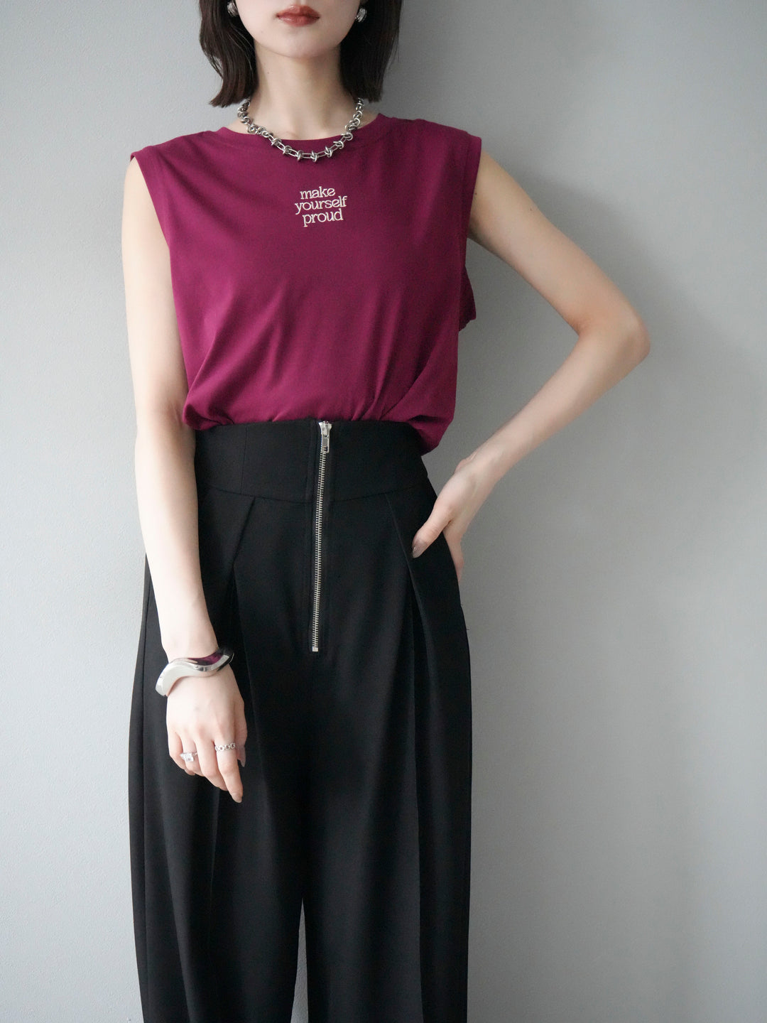 [予約]ロゴ刺繍ノースリートップス/ボルドー