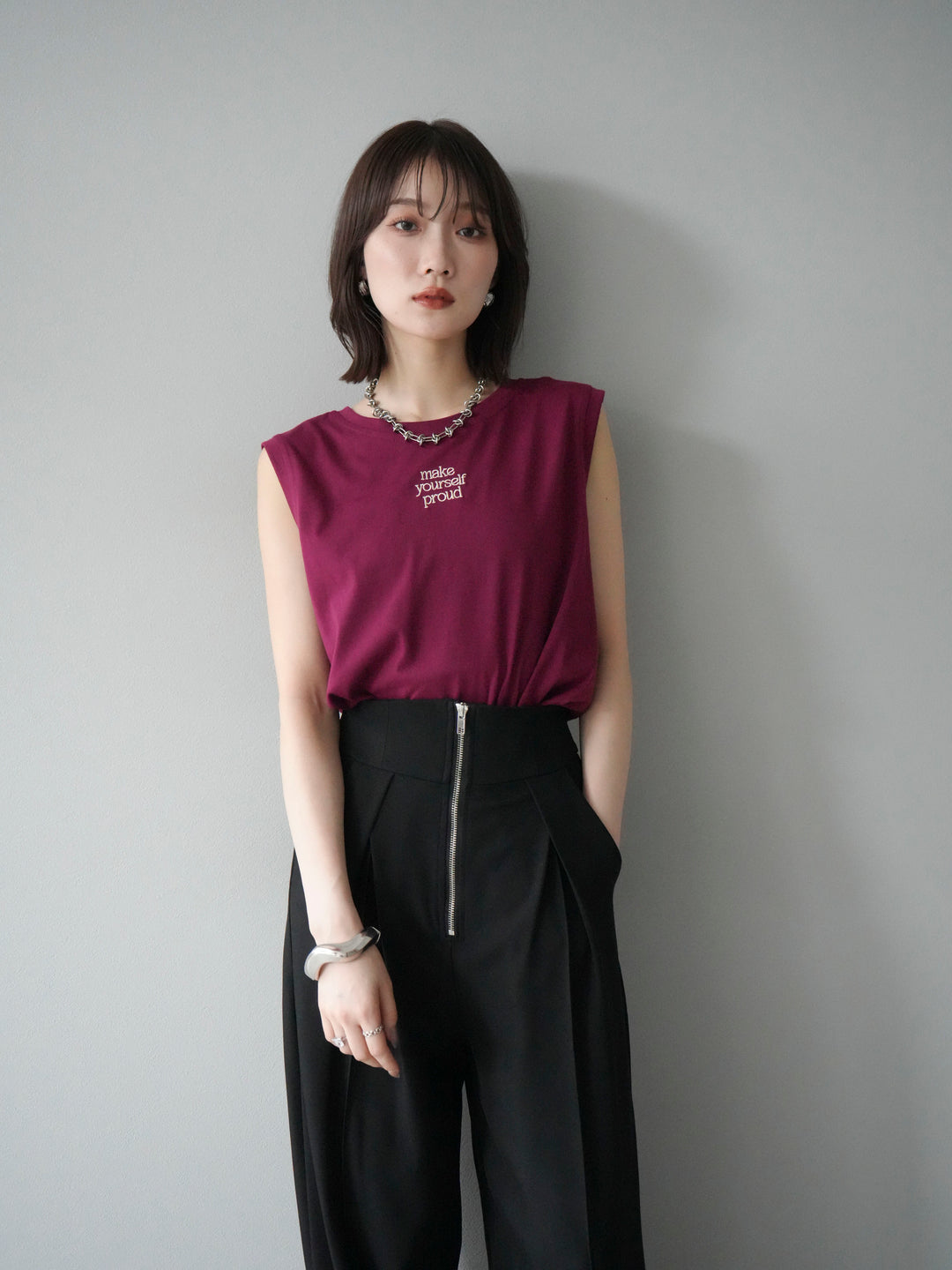 [予約]ロゴ刺繍ノースリートップス/ボルドー