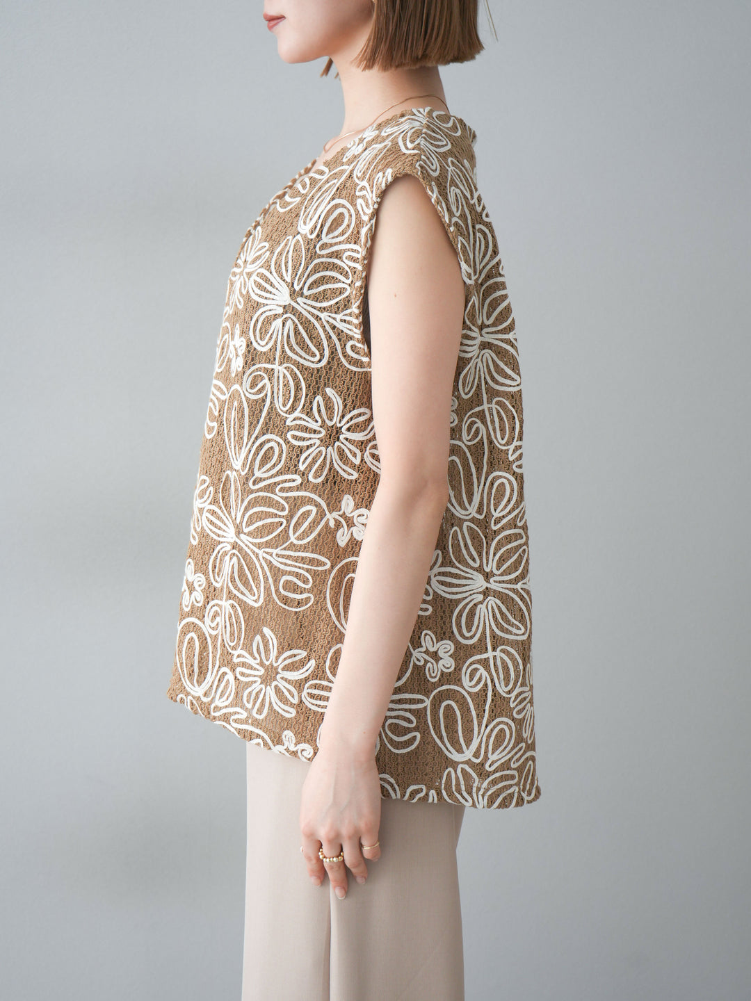 [予約]メッシュコード刺繍ベスト/ベージュ