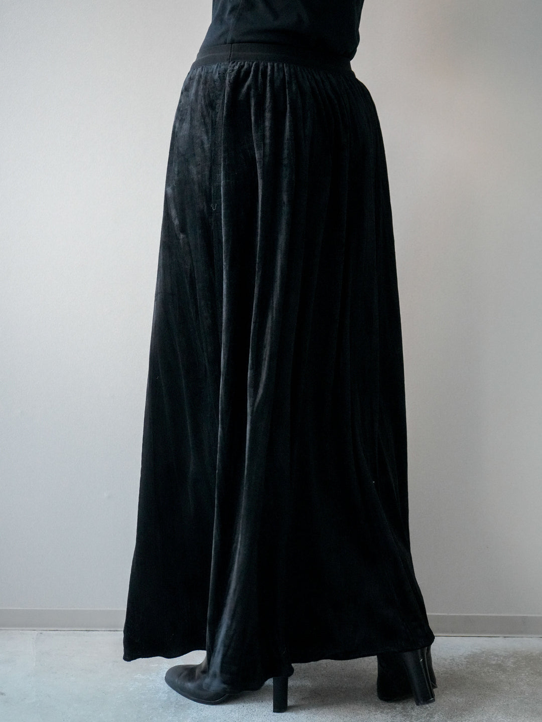 [予約]ワッシャーベロアプリーツスカート/black