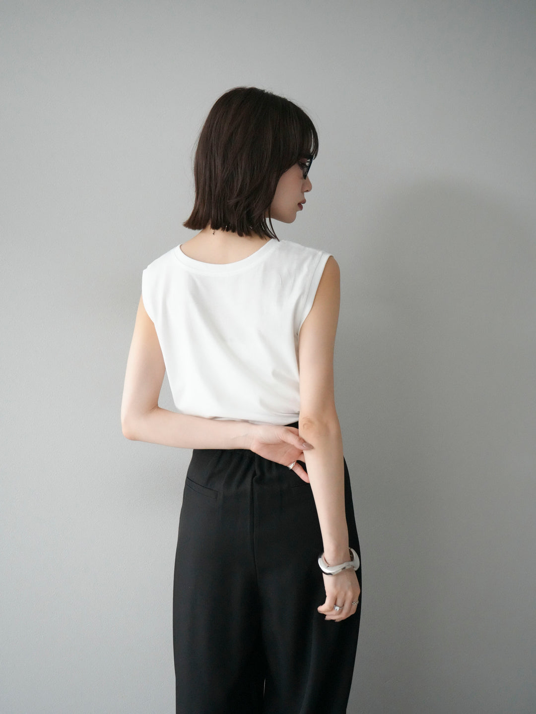 [予約]ロゴ刺繍ノースリートップス/オフ