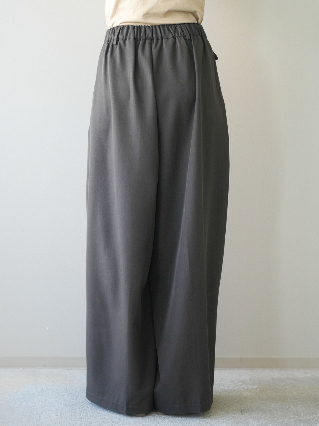 [予約]ドロストデザインワイドスラックス/charcoal