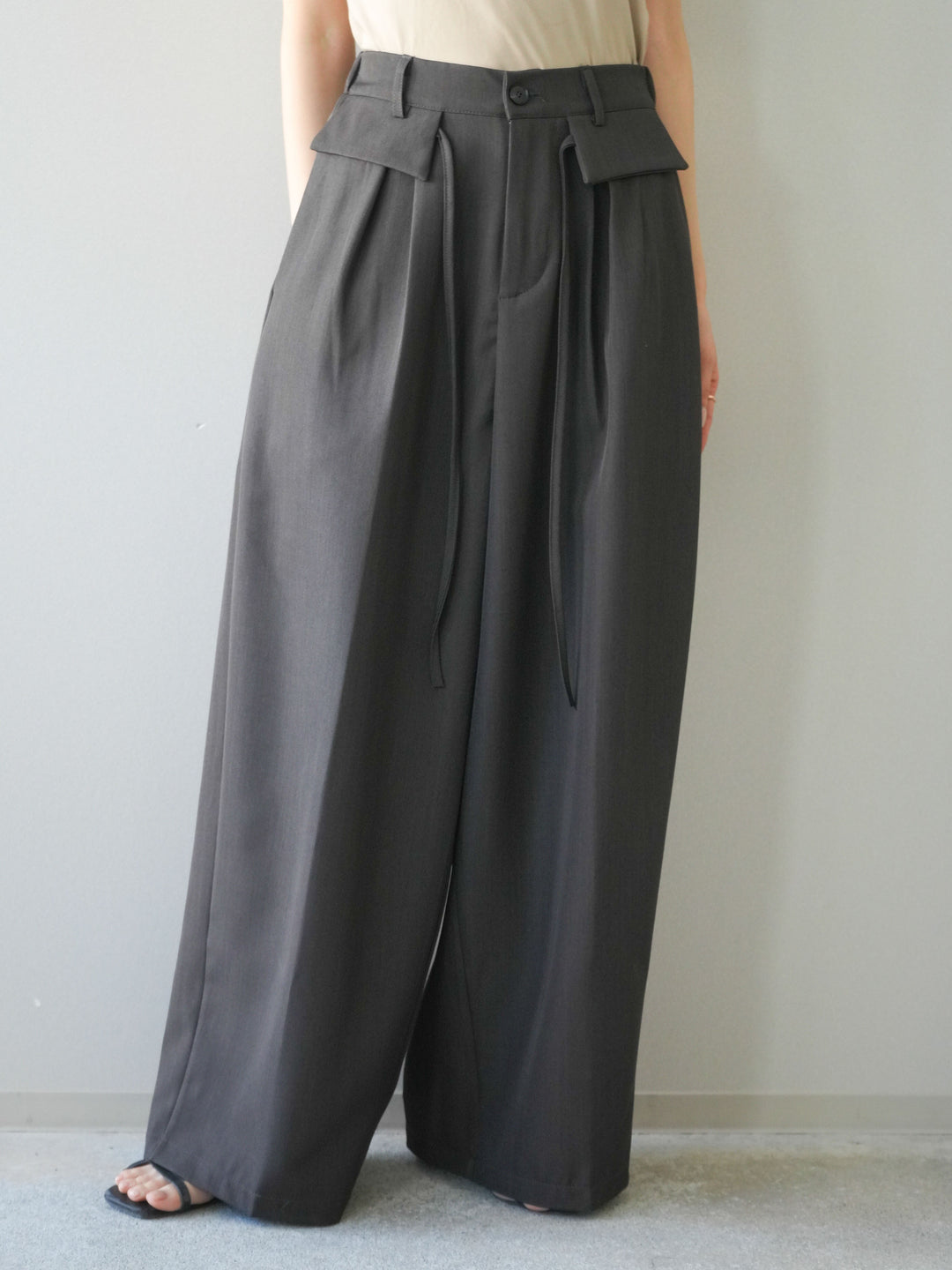 [予約]ドロストデザインワイドスラックス/charcoal
