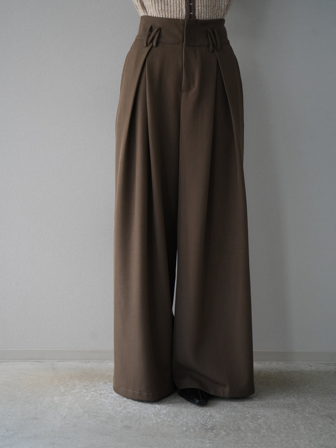 【預訂】皮帶設計收腰寬褲/摩卡