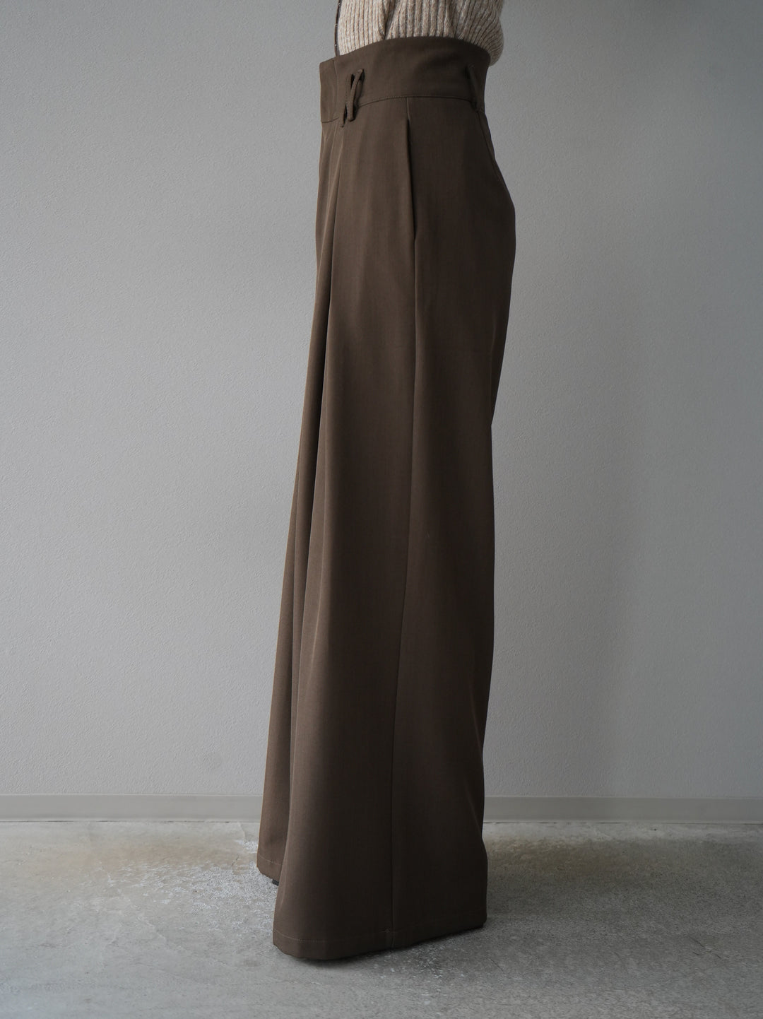 【預訂】皮帶設計收腰寬褲/摩卡