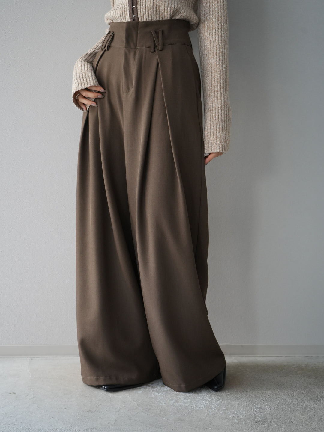 【預訂】皮帶設計收腰寬褲/摩卡