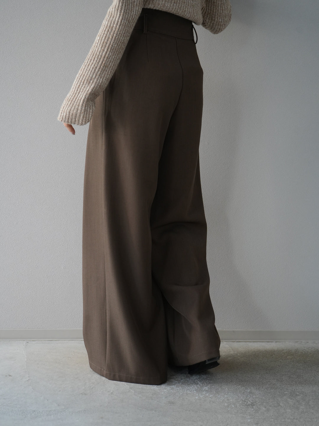 【預訂】皮帶設計收腰寬褲/摩卡