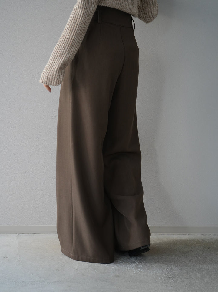 【預訂】皮帶設計收腰寬褲/摩卡