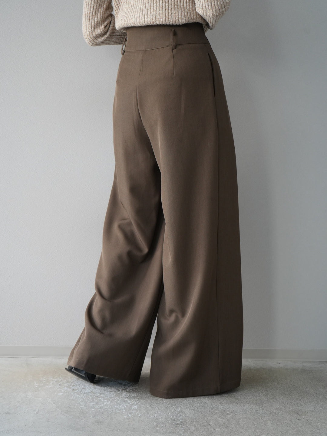 【預訂】皮帶設計收腰寬褲/摩卡