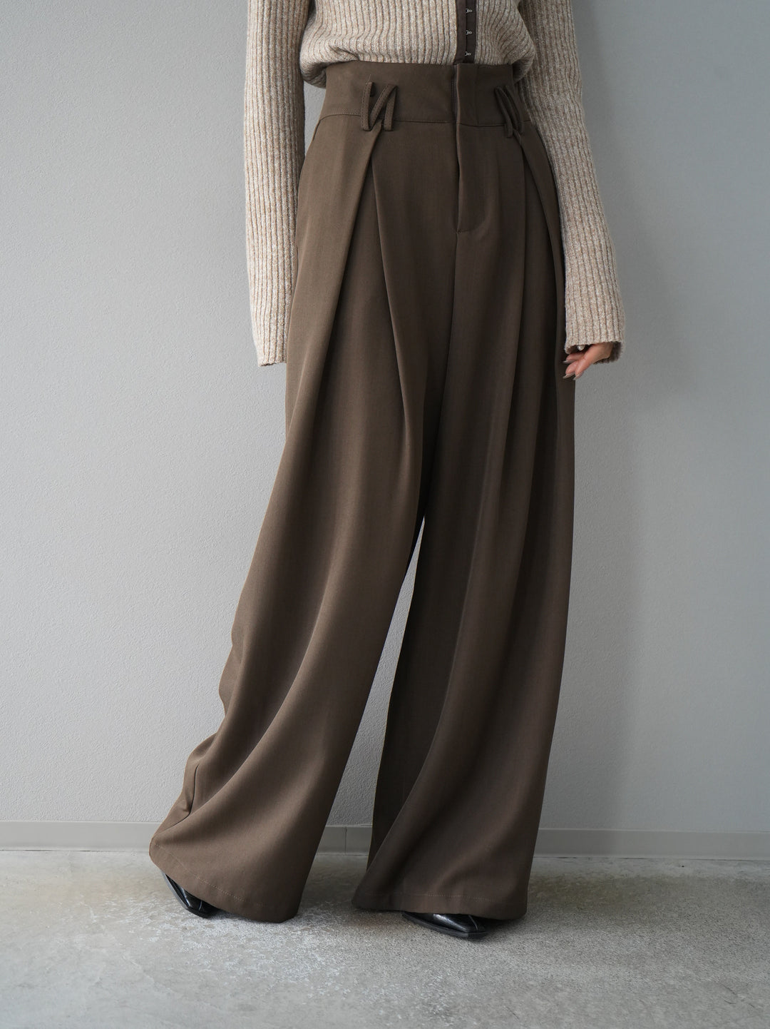 【預訂】皮帶設計收腰寬褲/摩卡