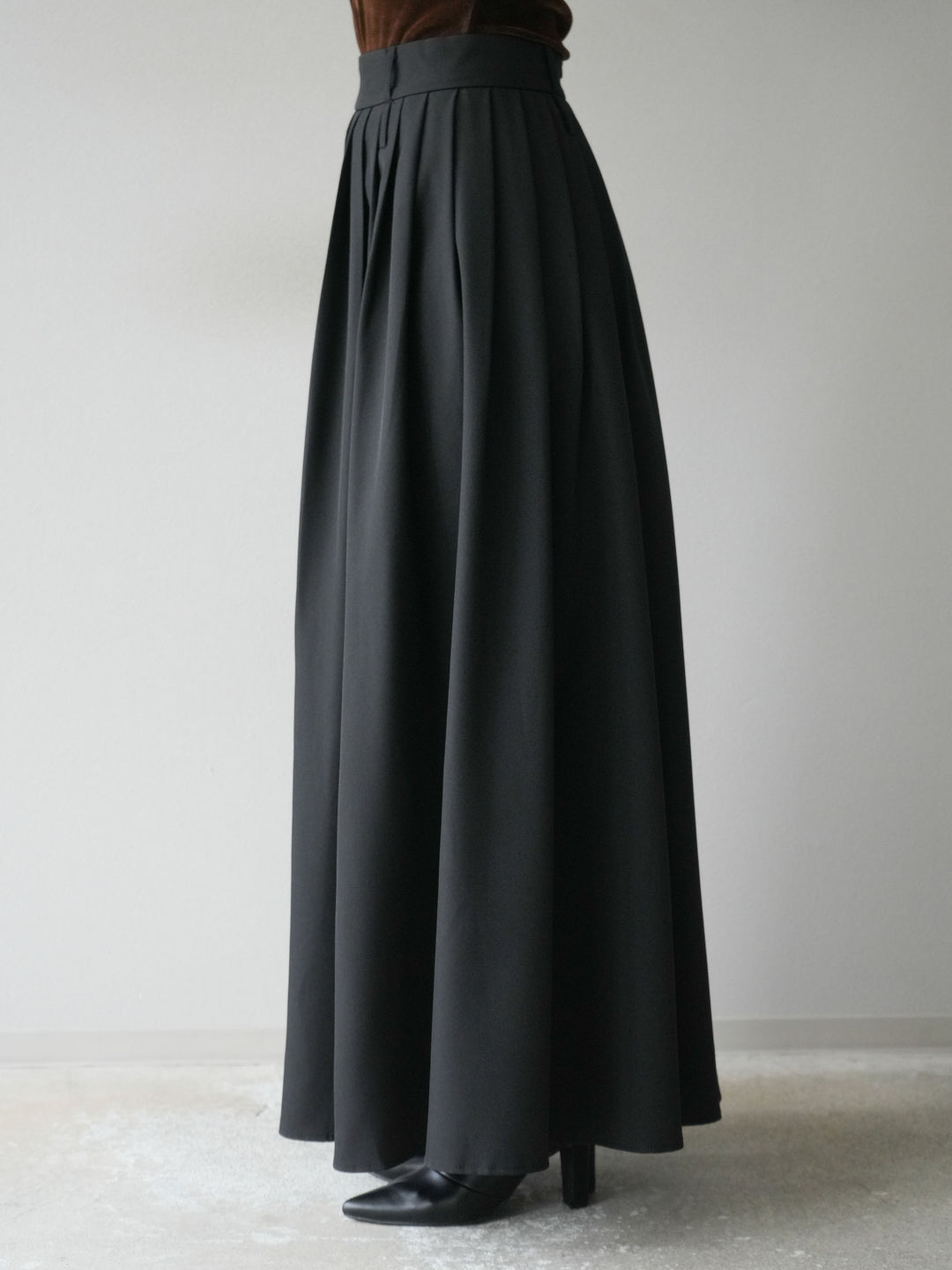 [予約]エステルプリーツスリットスカート/ブラック