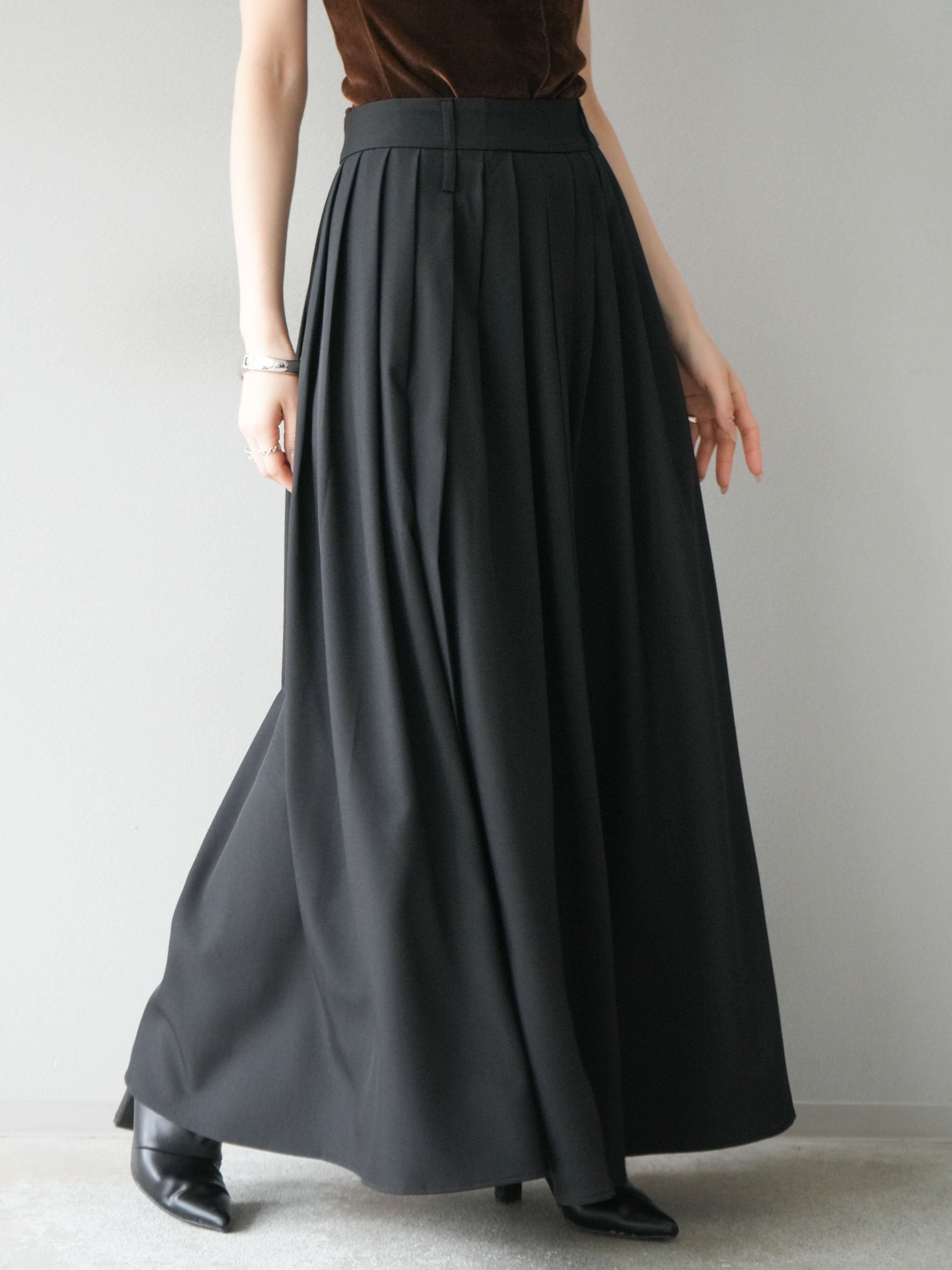 COLUMN プリーツ ロング スカート スリット ブラック スリットスカート サイドスリット入りプリーツロングスカート
