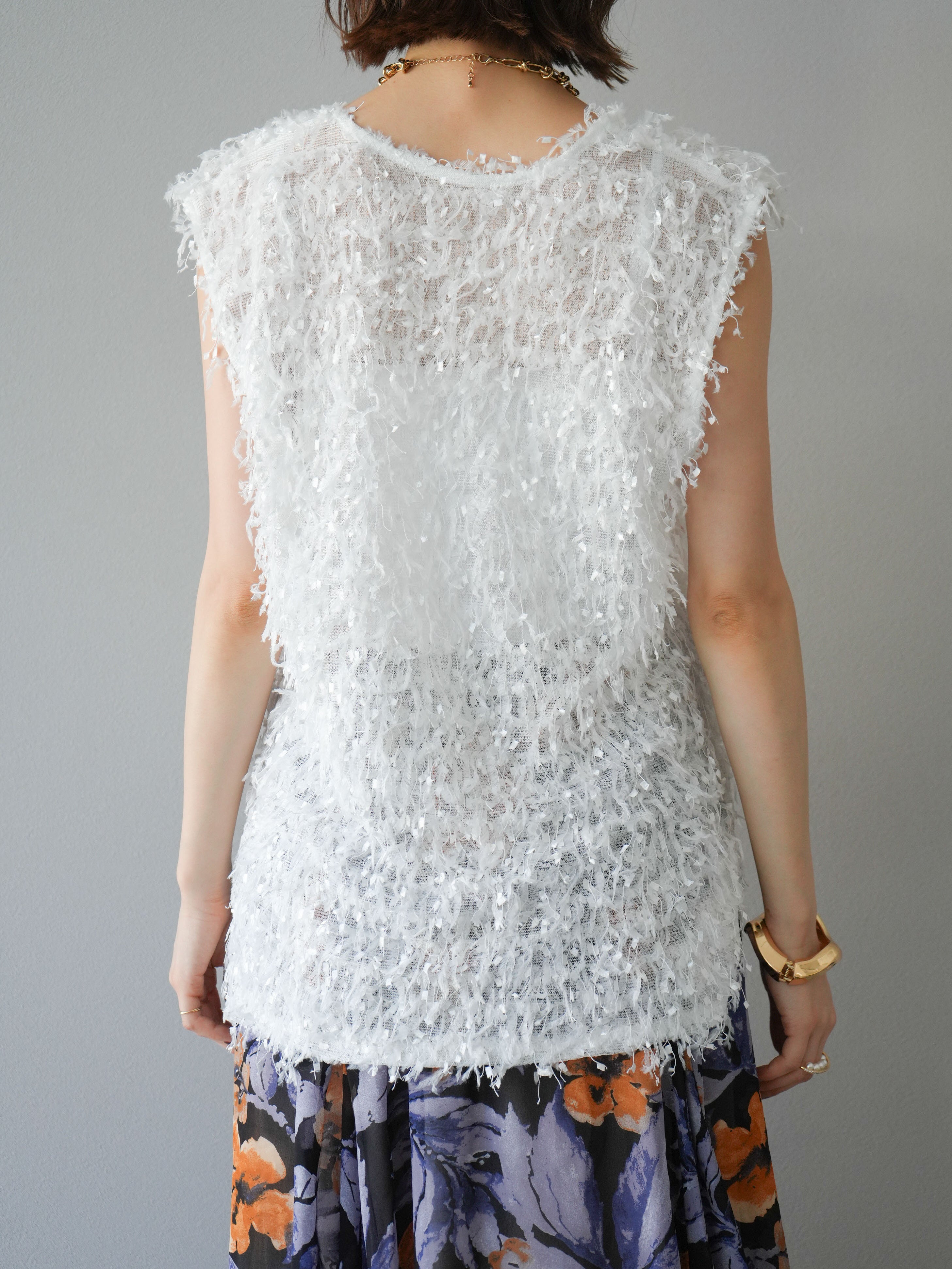 予約]フェザーVネックベスト/ホワイト – Lumier