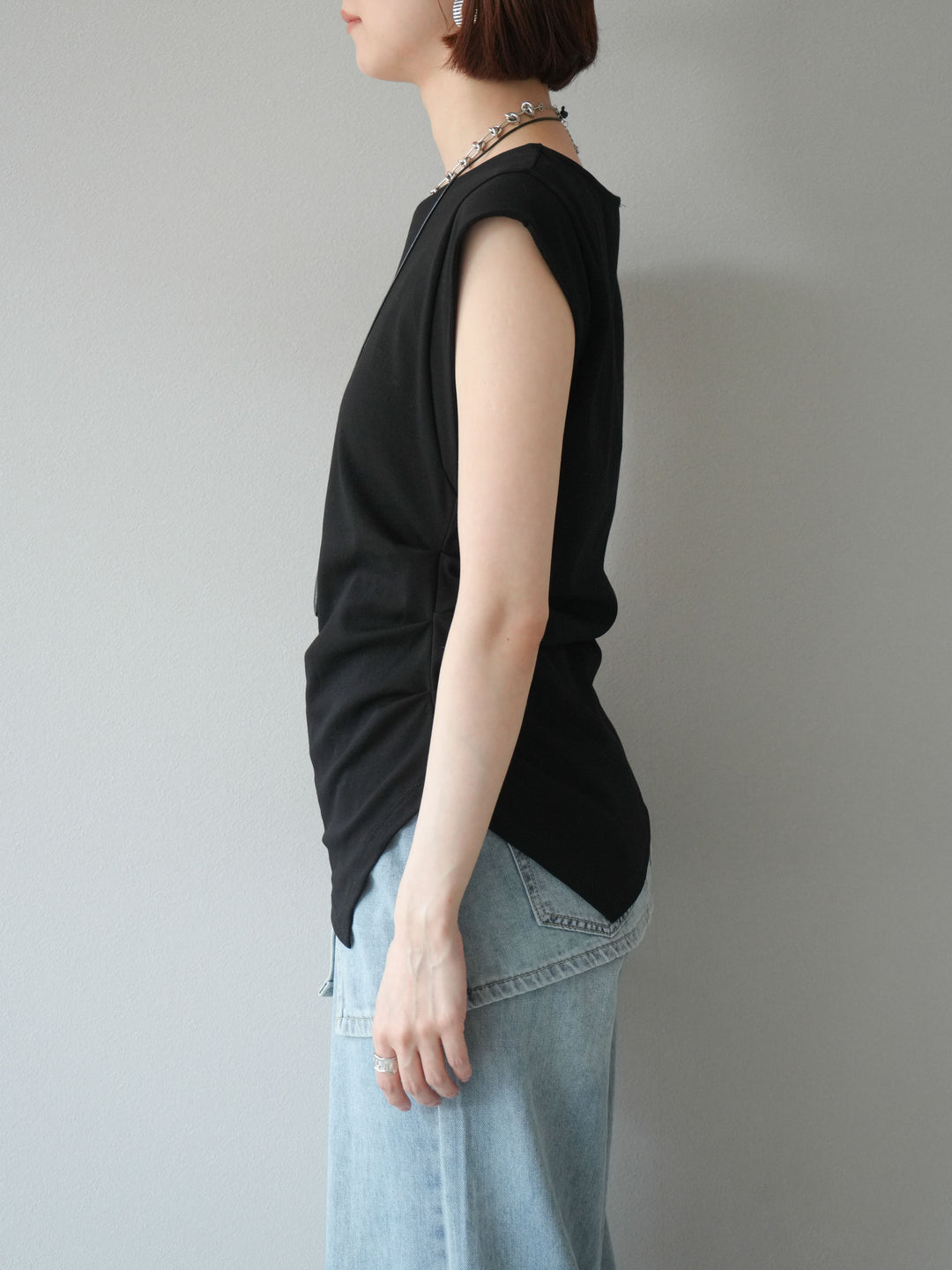 [予約]サイドギャザーTシャツ＆巾着レザーネックレスSET /ブラック